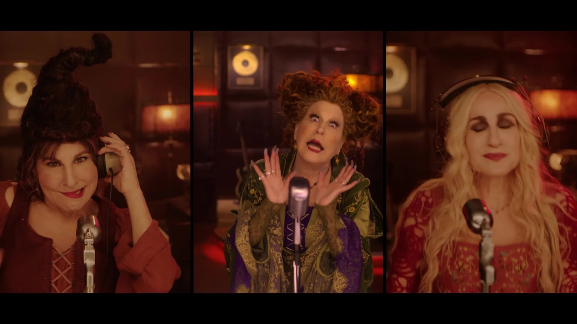 Bette Midler, Sarah Jessica Parker, and Kathy Najimy in Hocus Pocus 2 (2022)