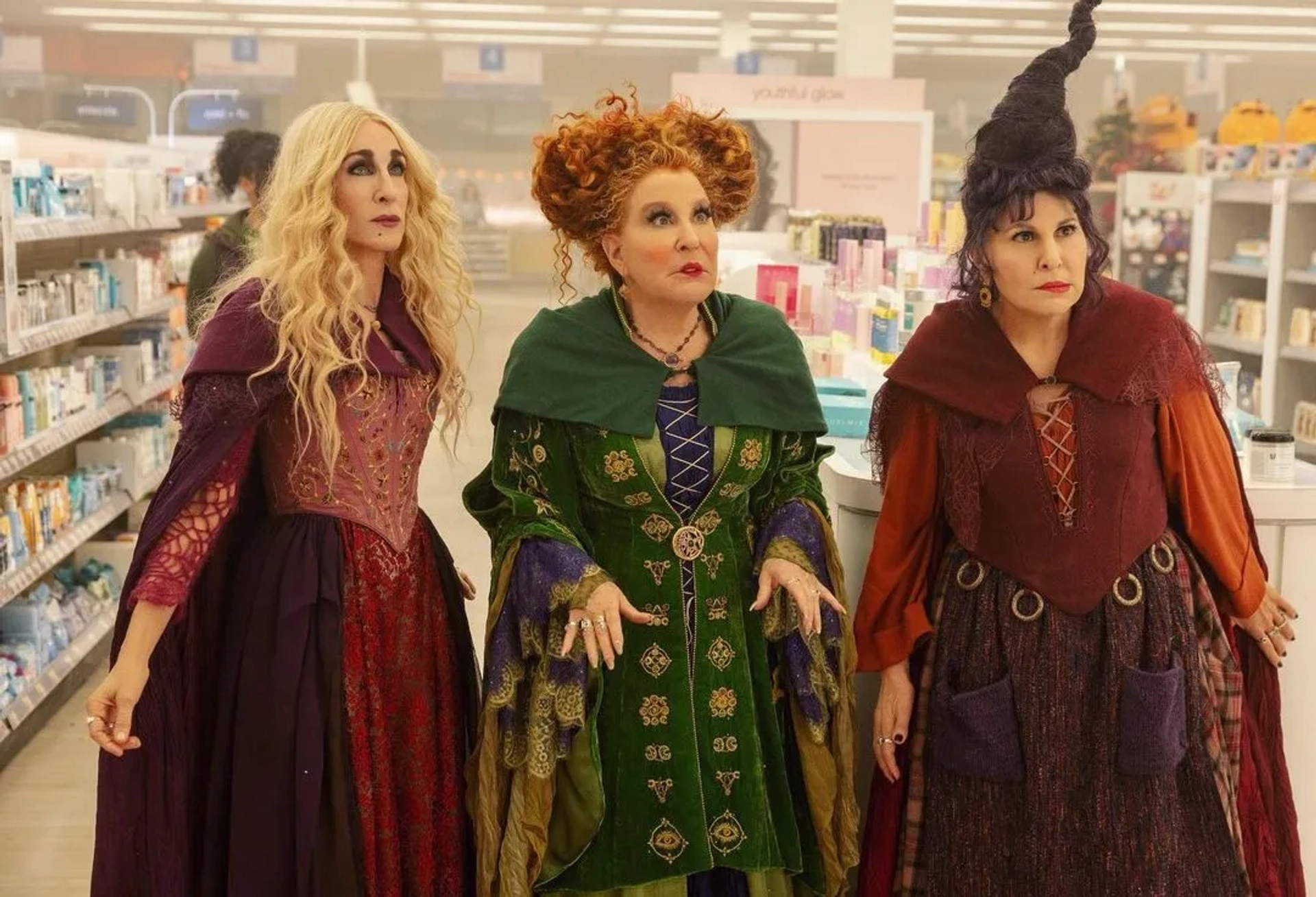 Bette Midler, Sarah Jessica Parker, and Kathy Najimy in Hocus Pocus 2 (2022)