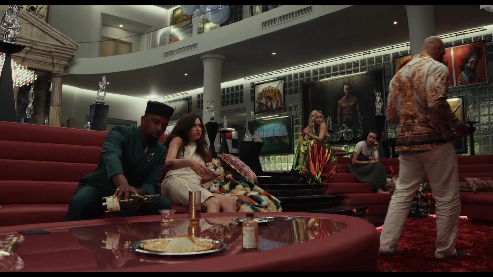 Kate Hudson, Kathryn Hahn, Dave Bautista, Leslie Odom Jr., and Jessica Henwick in Glass Onion (2022)