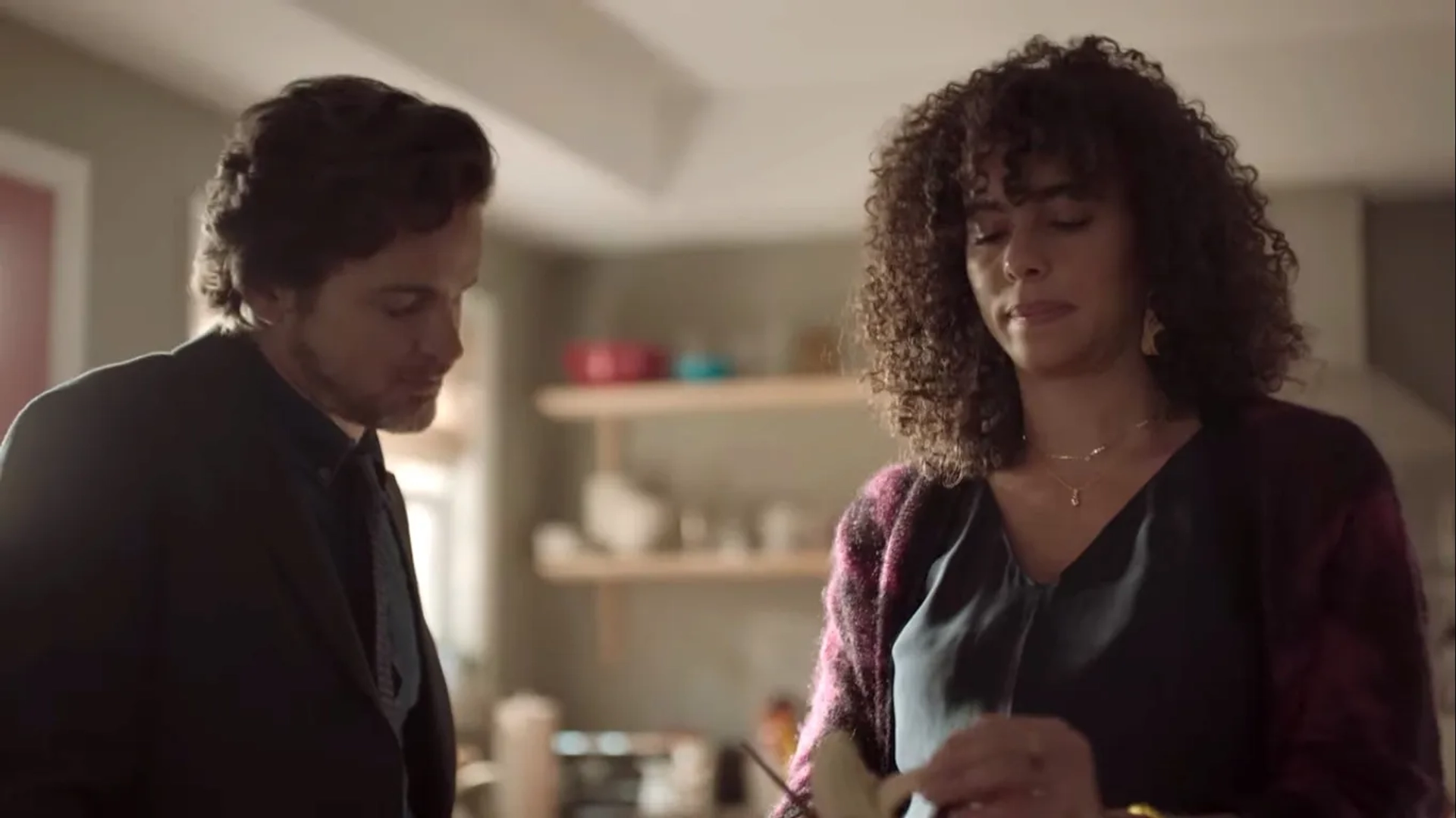 Matt Bomer and Parisa Fitz-Henley in The Sinner: Part II (2020)