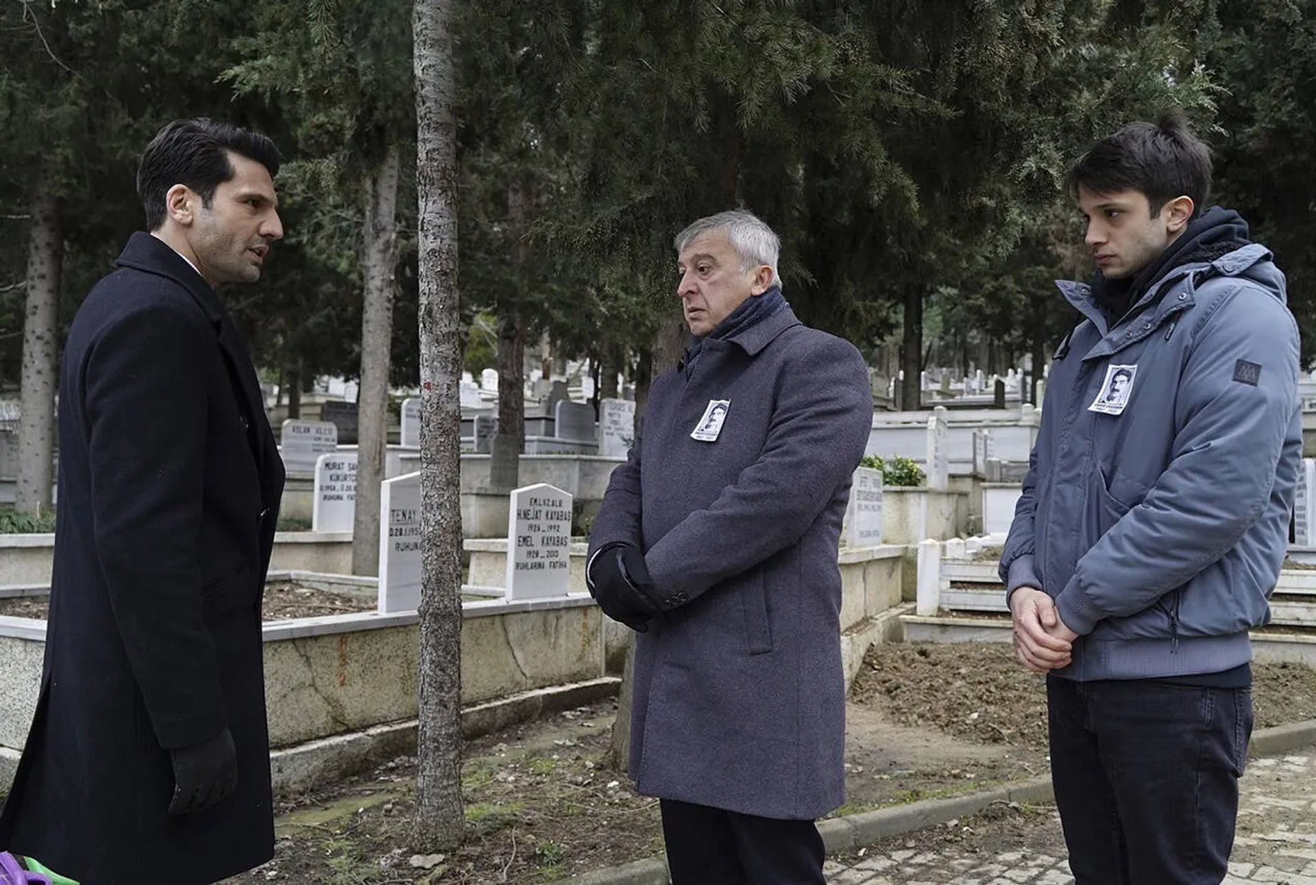 Kaan Urgancioglu, Hüseyin Avni Danyal, and Arda Aranat in Family Secrets (2021)