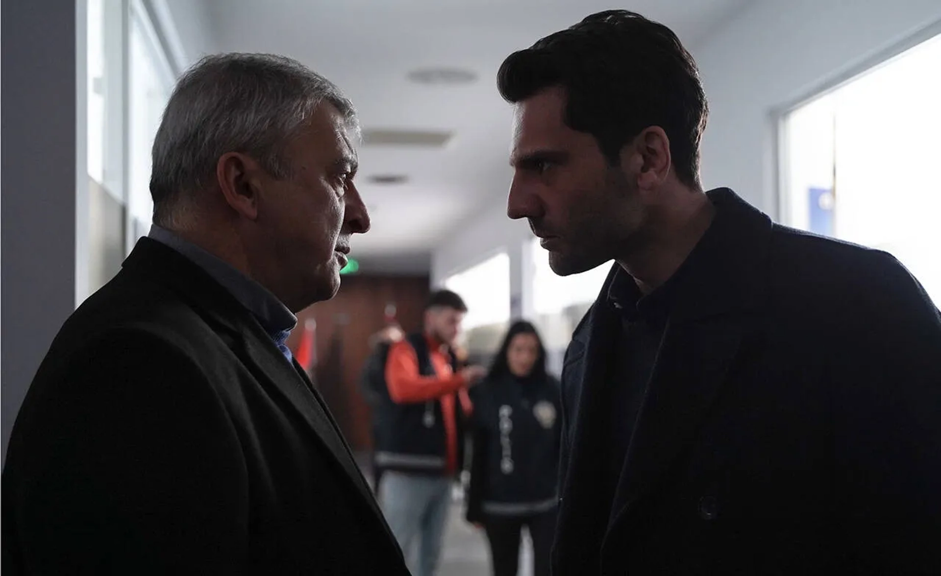 Kaan Urgancioglu and Hüseyin Avni Danyal in Family Secrets (2021)