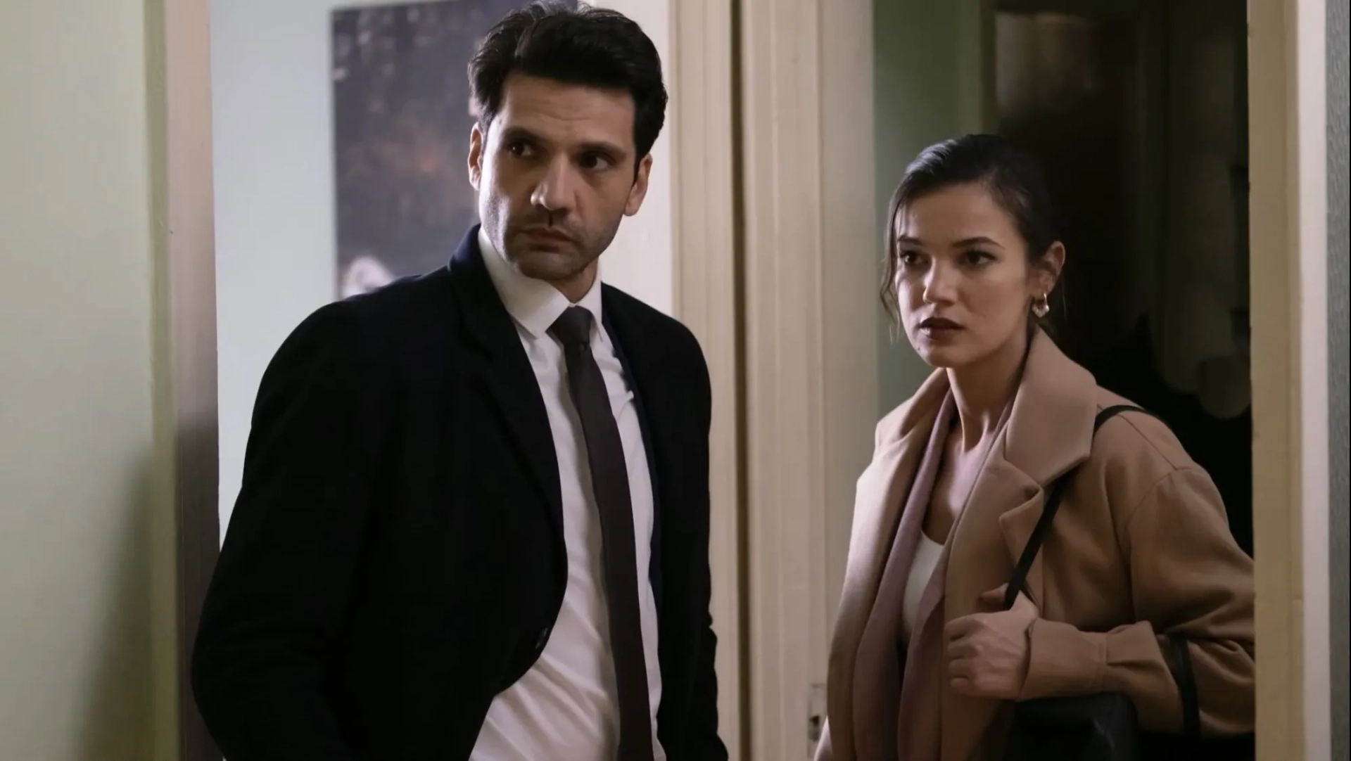 Kaan Urgancioglu and Pinar Deniz in Family Secrets (2021)