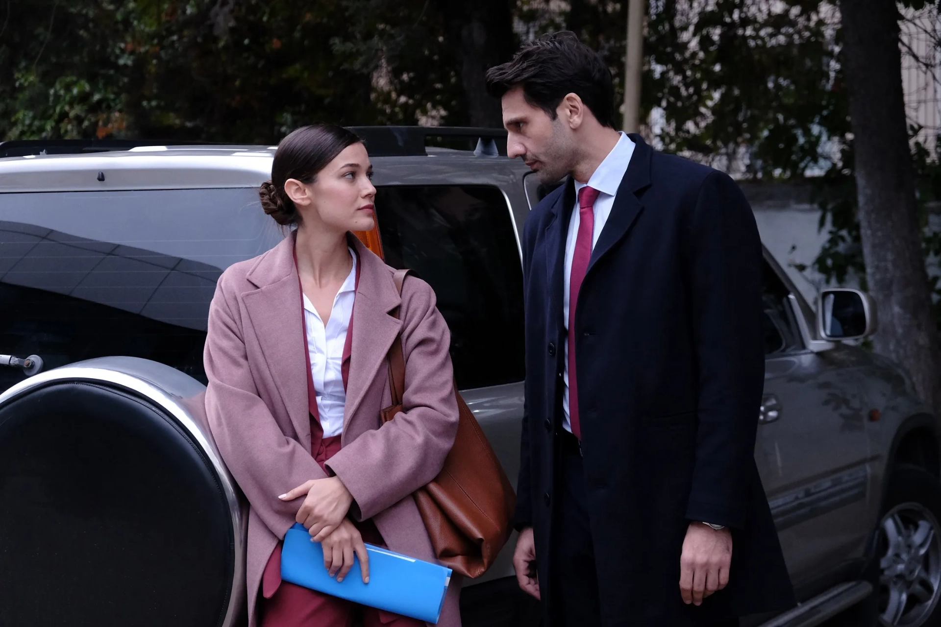 Kaan Urgancioglu and Pinar Deniz in Family Secrets (2021)