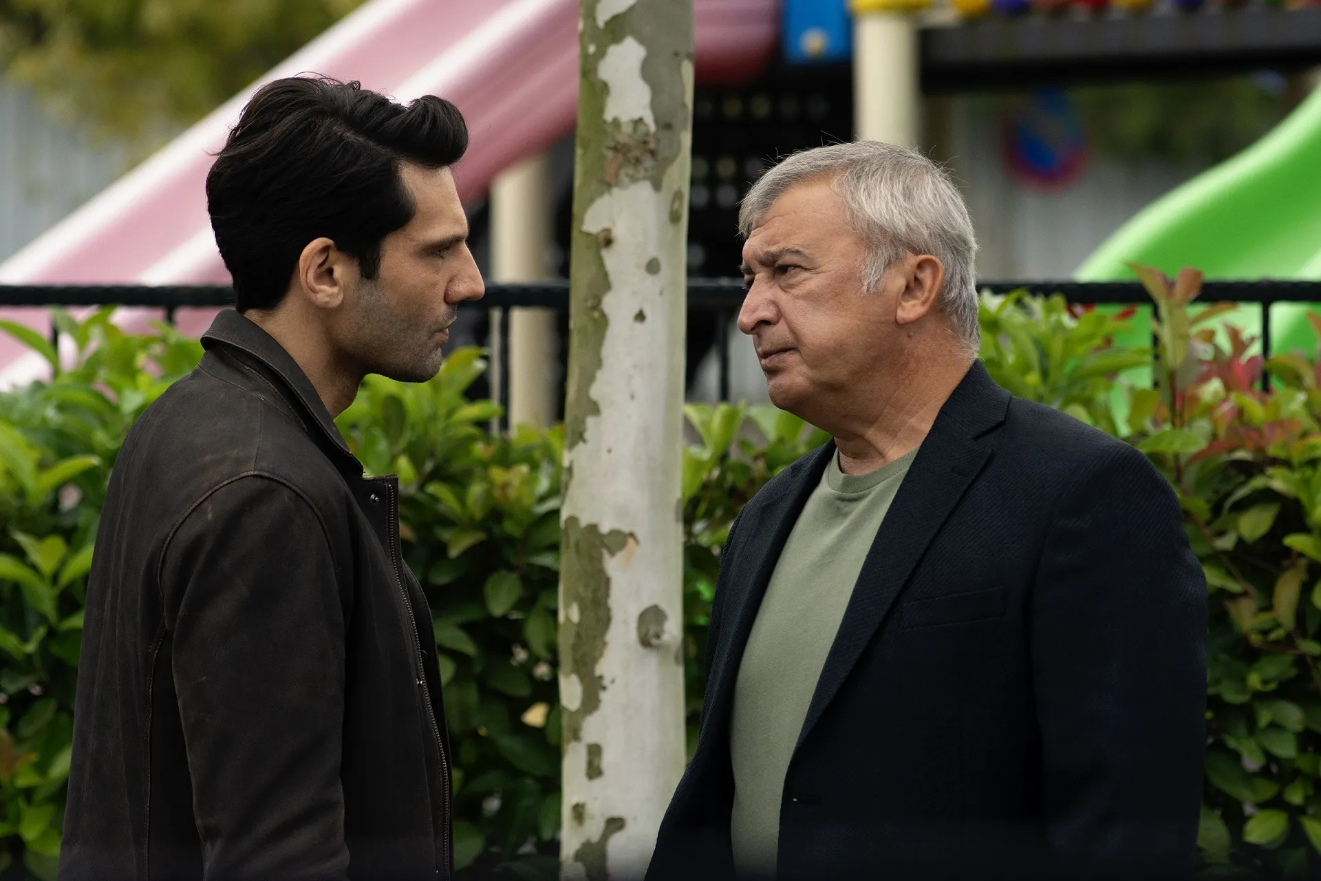 Kaan Urgancioglu and Hüseyin Avni Danyal in Family Secrets (2021)