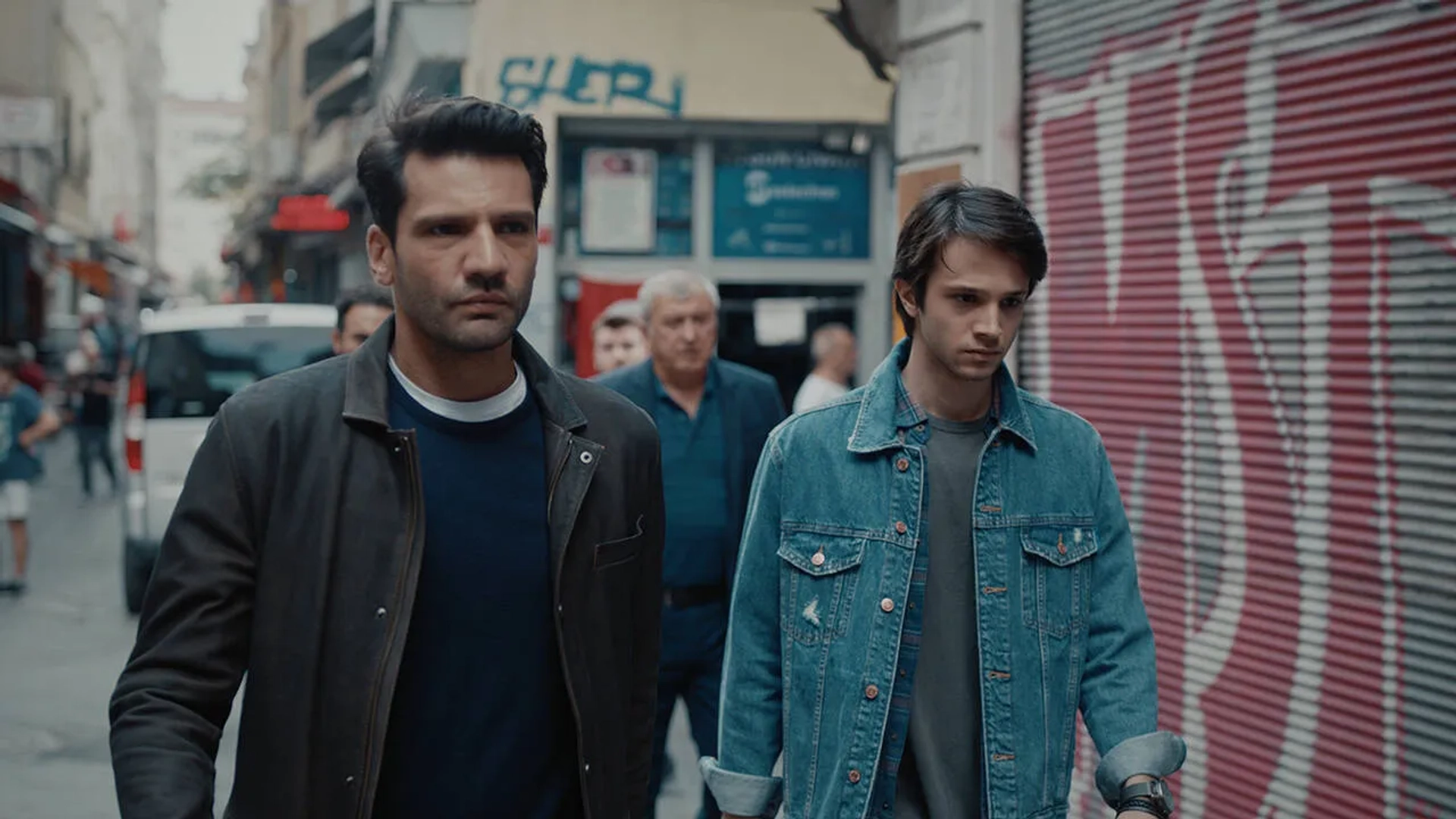 Kaan Urgancioglu, Hüseyin Avni Danyal, and Arda Aranat in Family Secrets (2021)