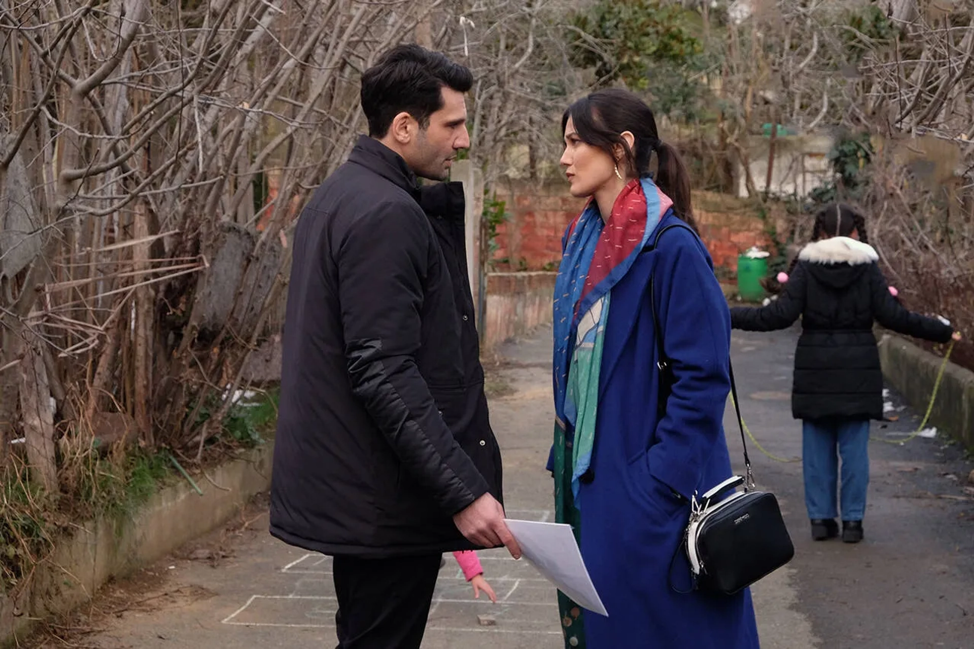 Kaan Urgancioglu and Pinar Deniz in Family Secrets (2021)