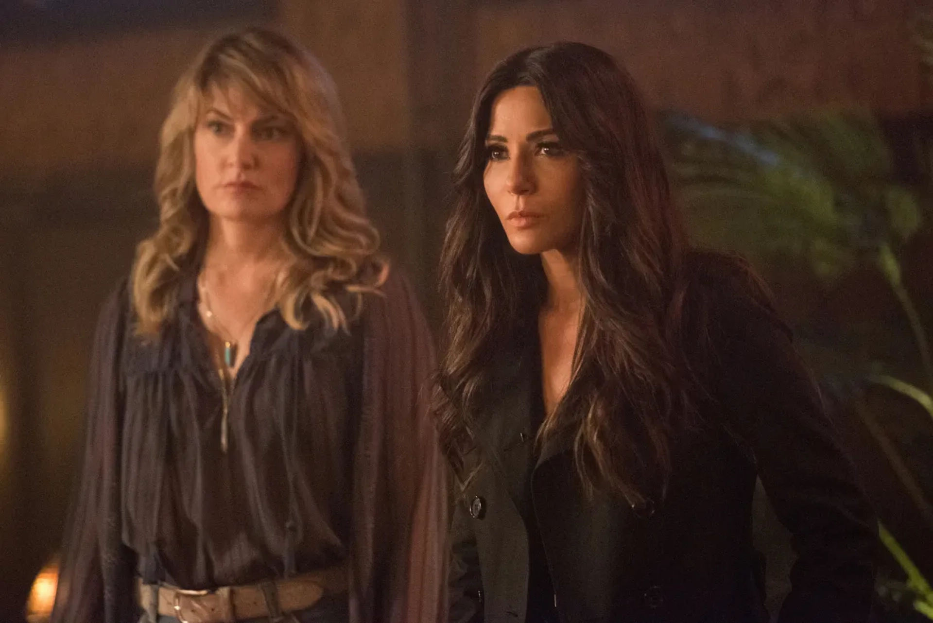 Mädchen Amick and Marisol Nichols in Riverdale (2017)