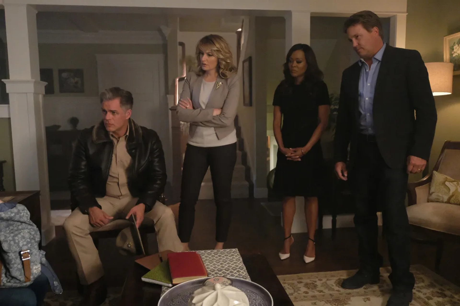 Mädchen Amick, Robin Givens, Martin Cummins, and Lochlyn Munro in Riverdale (2017)