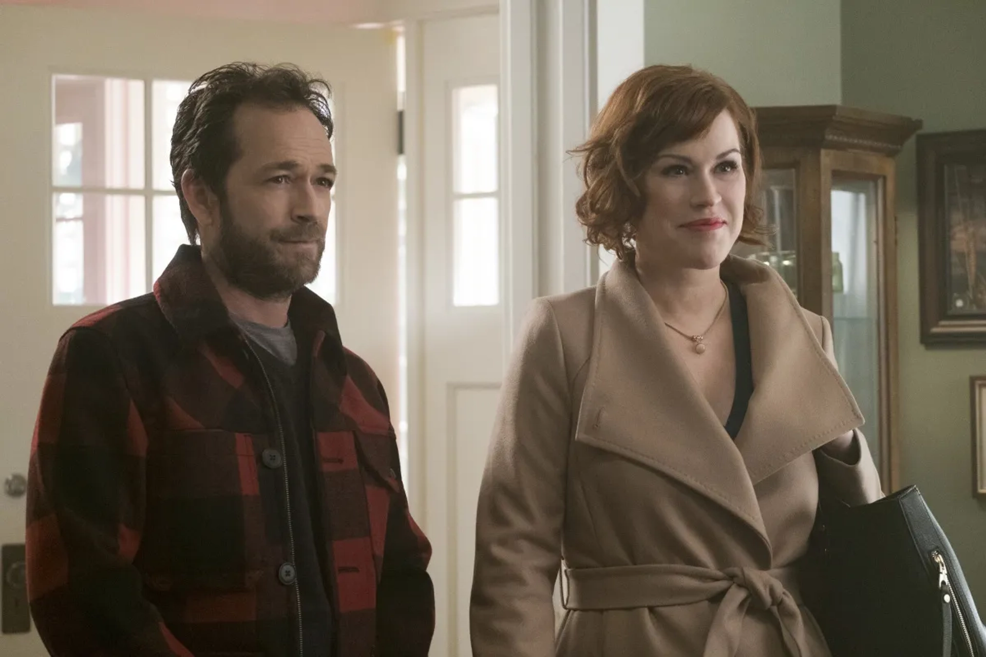 Molly Ringwald and Luke Perry in Riverdale (2017)