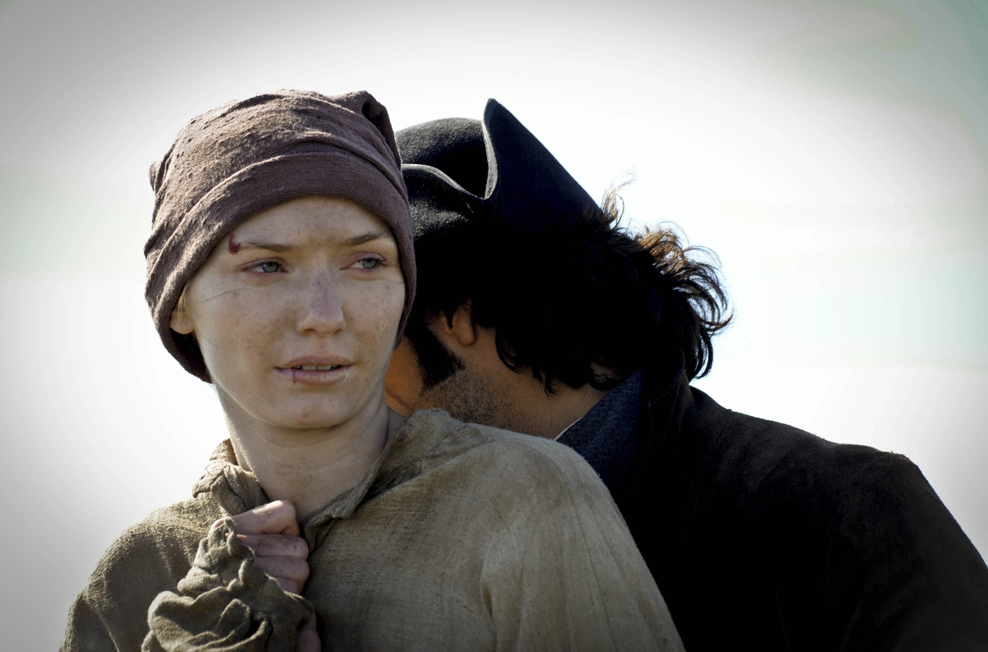 Eleanor Tomlinson and Aidan Turner in Poldark (2015)