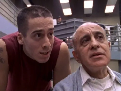Kirk Acevedo and George Morfogen in Oz (1997)