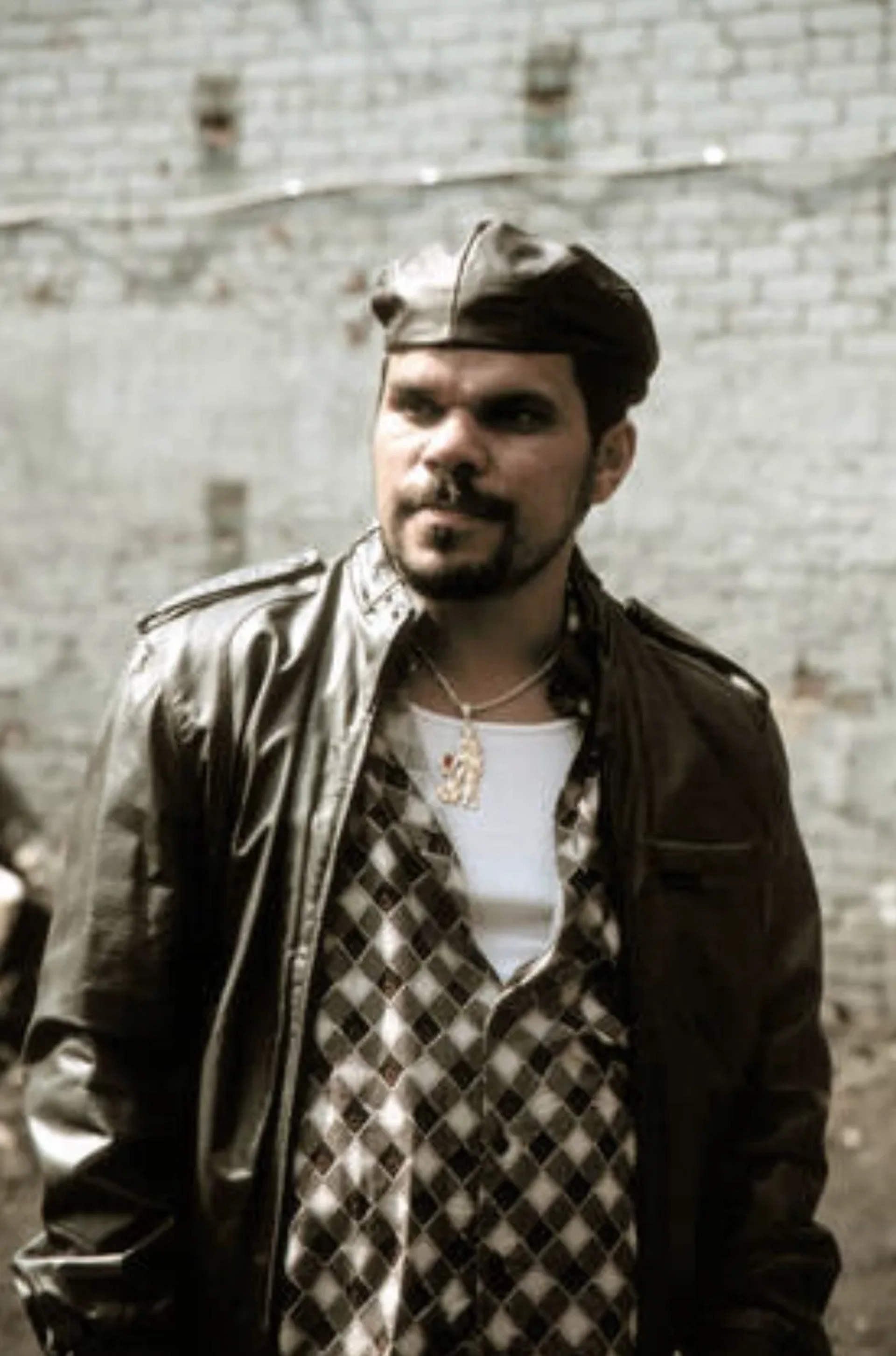 Luis Guzmán in Oz (1997)