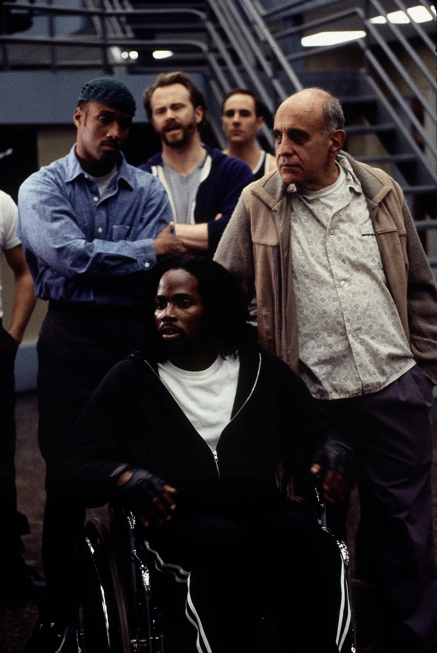 Granville Adams, Jordan Lage, George Morfogen, Harold Perrineau, and Lee Tergesen in Oz (1997)