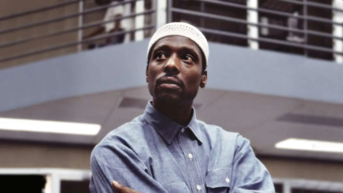 Eamonn Walker in Oz (1997)