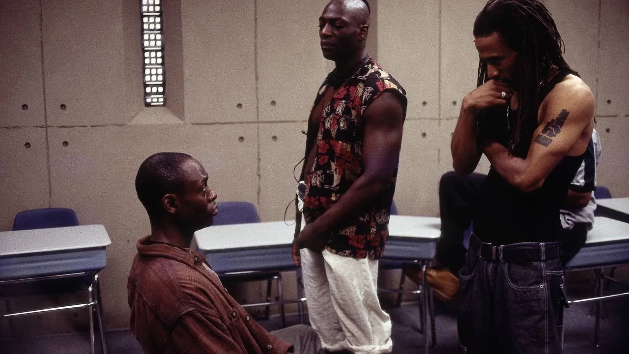 Adewale Akinnuoye-Agbaje, Lord Jamar, and Lance Reddick in Oz (1997)