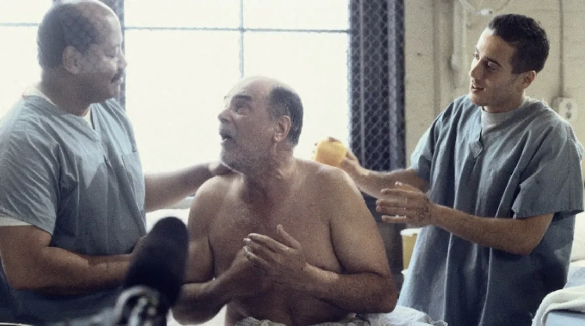 Kirk Acevedo, Tomas Milian, and José Ramón Rosario in Oz (1997)