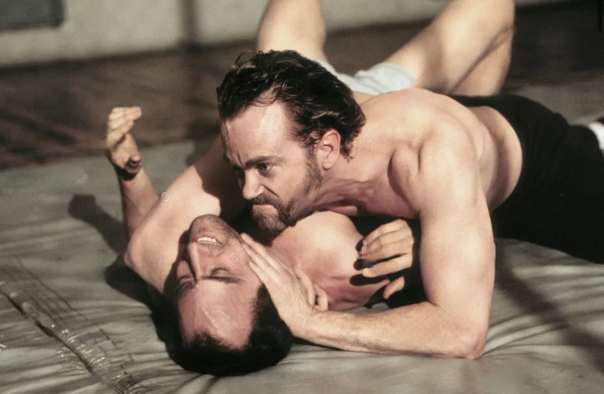 Christopher Meloni and Lee Tergesen in Oz (1997)