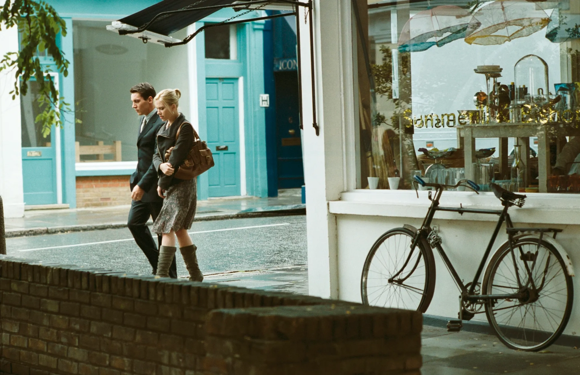 Jonathan Rhys Meyers and Scarlett Johansson in Match Point (2005)