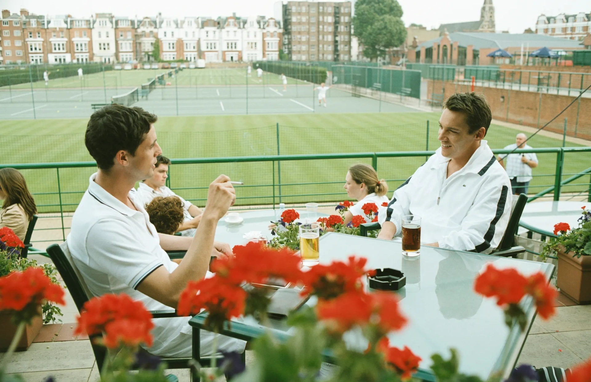 Jonathan Rhys Meyers and Matthew Goode in Match Point (2005)