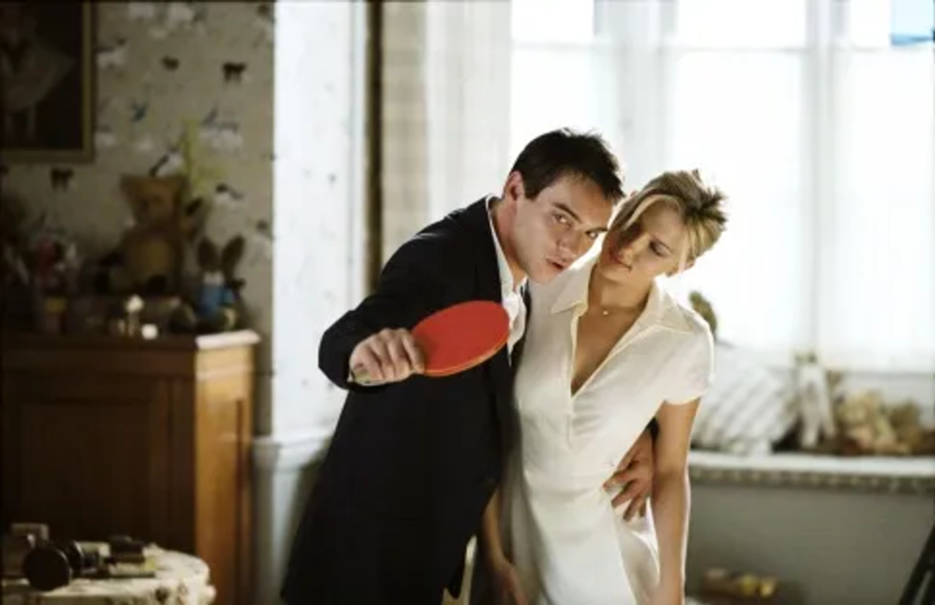 Jonathan Rhys Meyers and Scarlett Johansson in "Match Point"