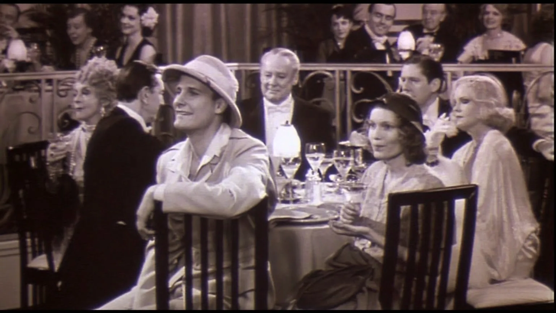 Jeff Daniels, Mia Farrow, Edward Herrmann, Van Johnson, and Zoe Caldwell in The Purple Rose of Cairo (1985)