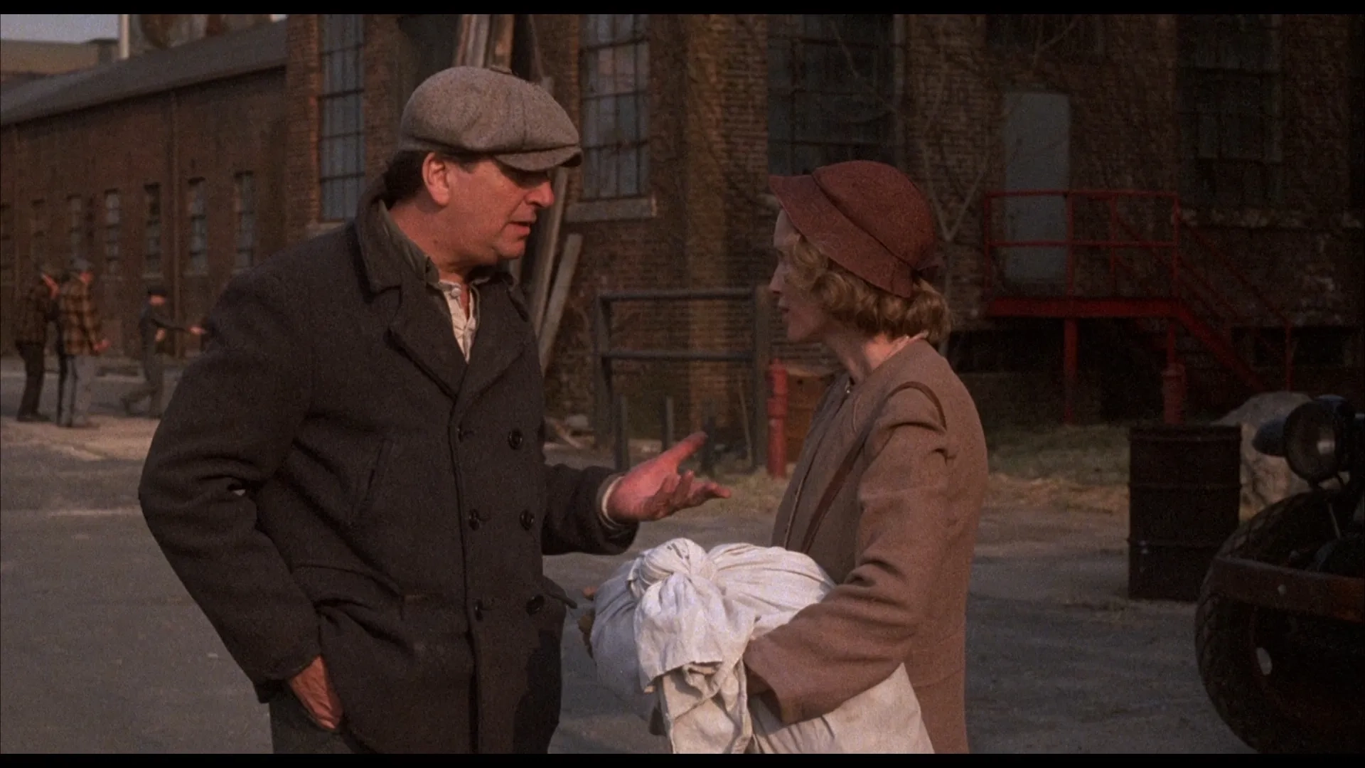 Danny Aiello and Mia Farrow in The Purple Rose of Cairo (1985)