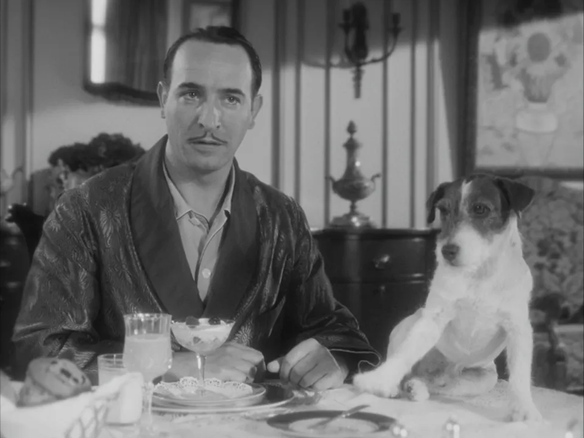 Jean Dujardin and Uggie in The Artist (2011)