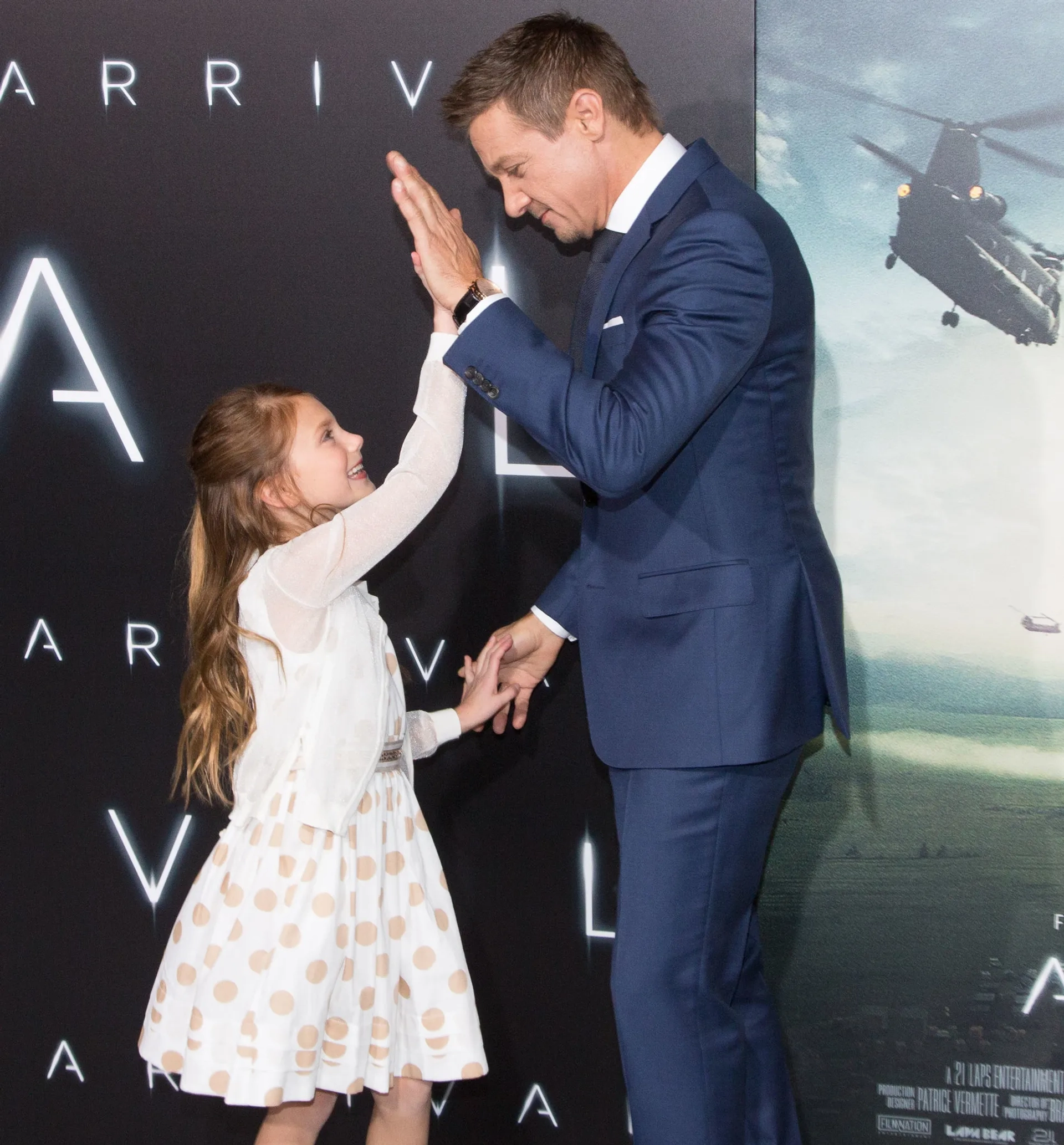 Jeremy Renner and Abigail Pniowsky at an event for Arrival (2016)