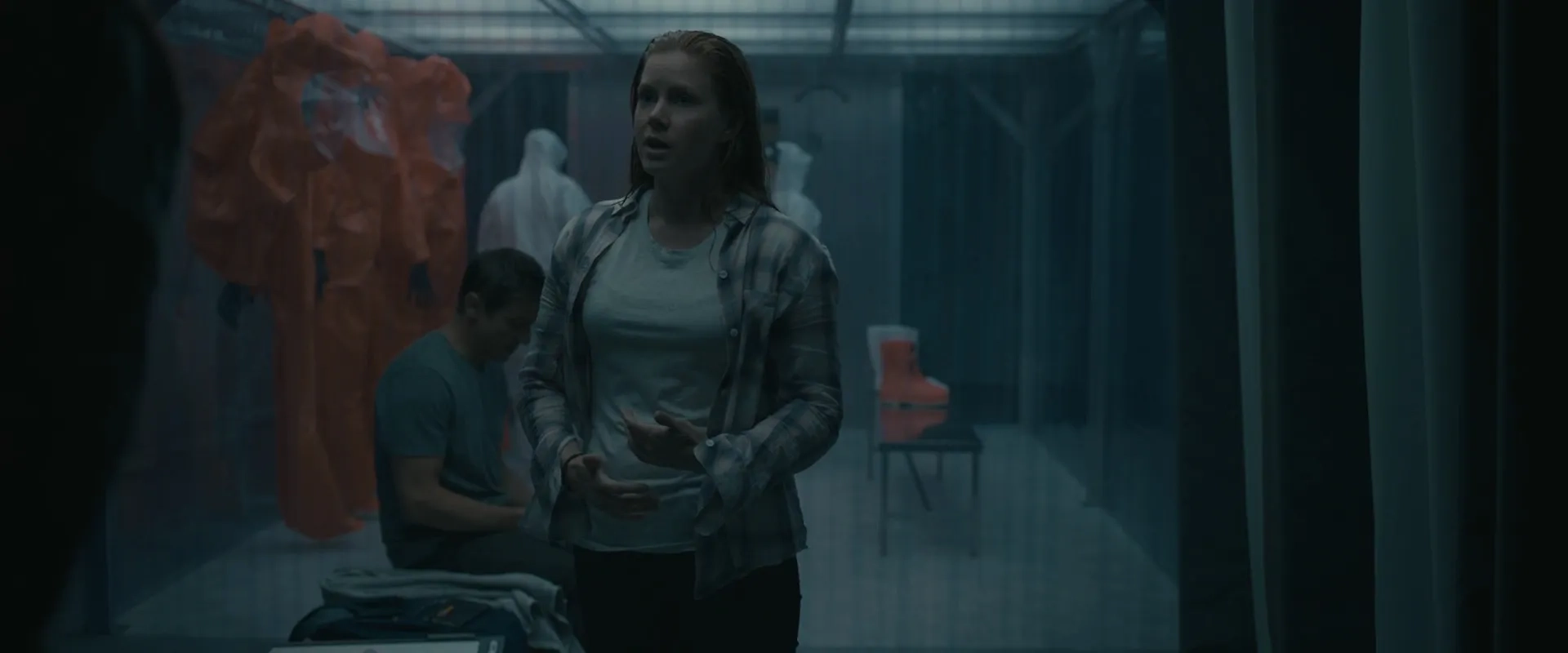 Amy Adams and Jeremy Renner in Arrival (2016)