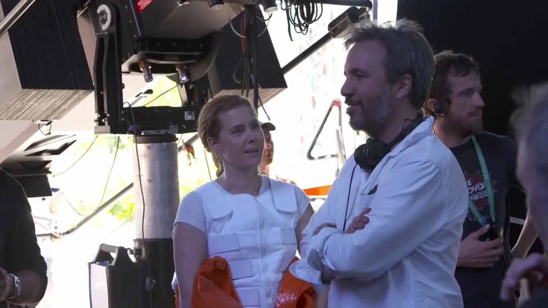 Amy Adams and Denis Villeneuve in Arrival (2016)