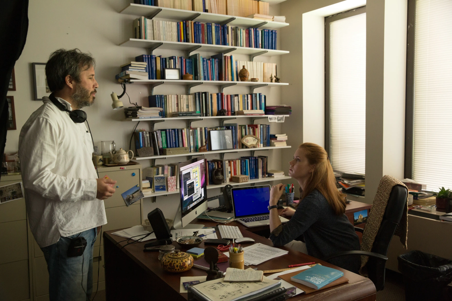 Amy Adams and Denis Villeneuve in Arrival (2016)