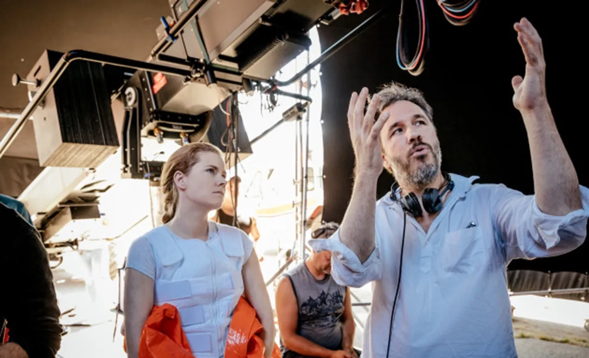 Amy Adams and Denis Villeneuve in Arrival (2016)