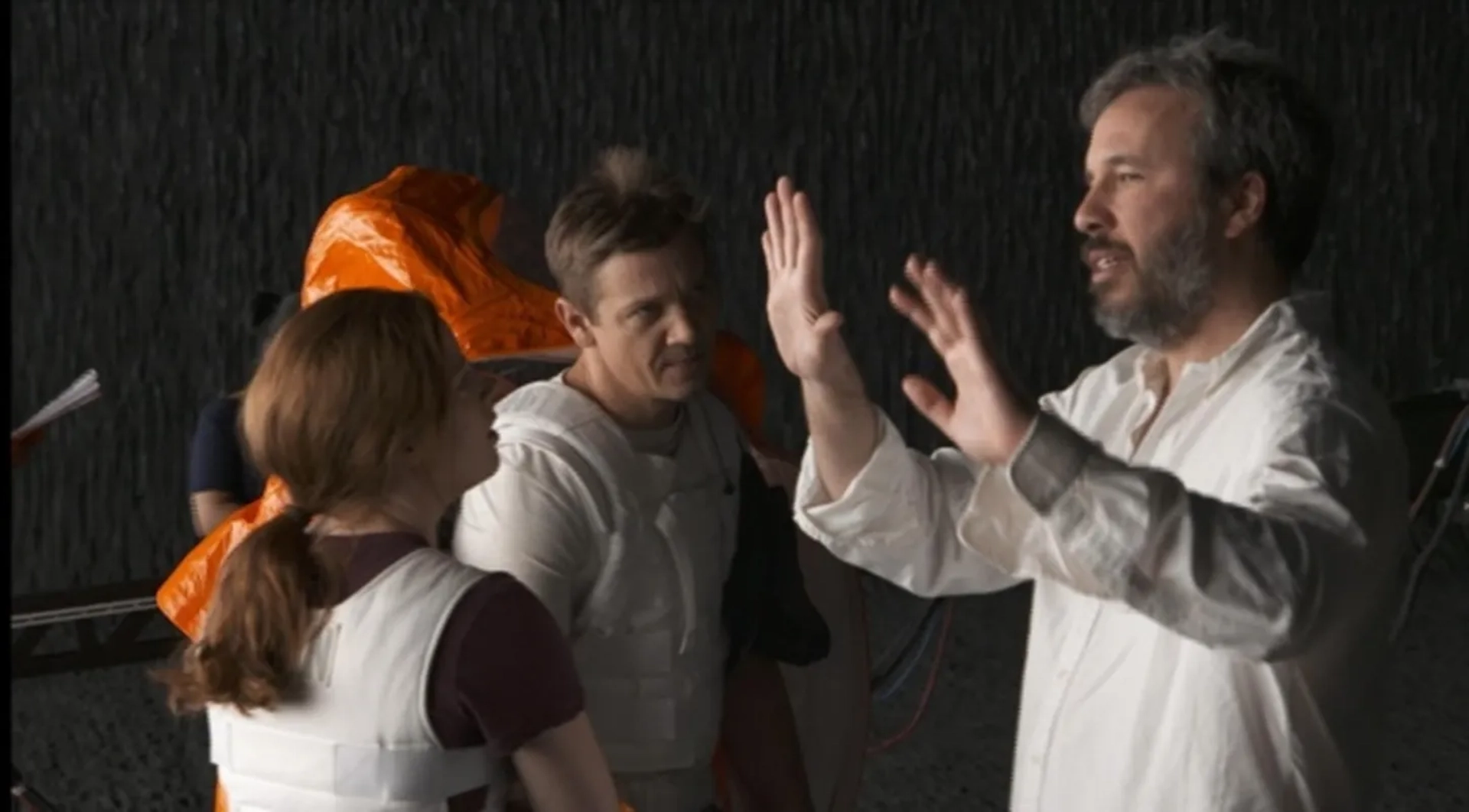 Amy Adams, Jeremy Renner, and Denis Villeneuve in Arrival (2016)