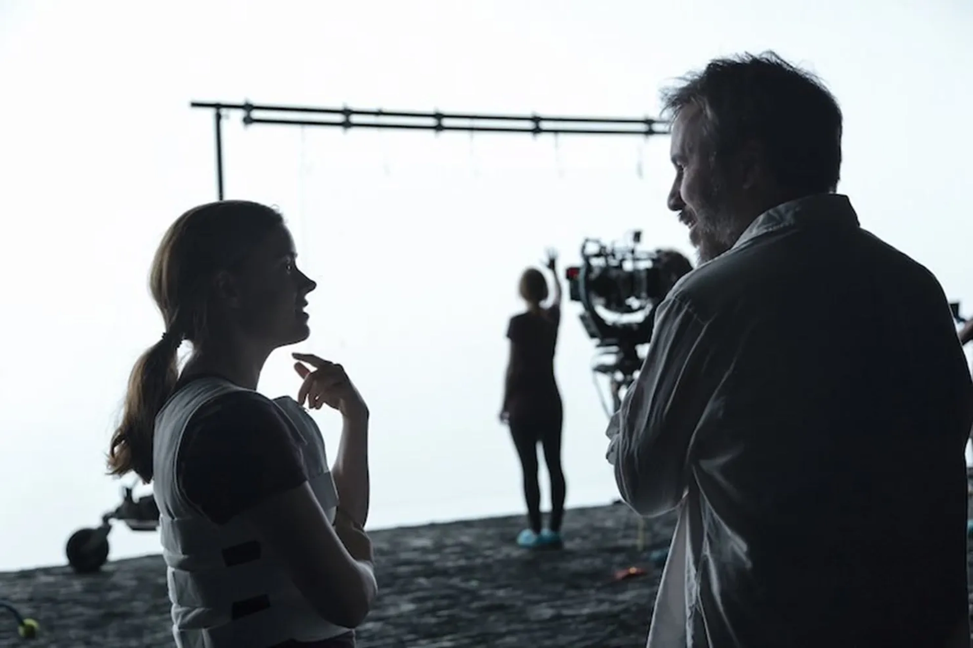 Amy Adams and Denis Villeneuve in Arrival (2016)