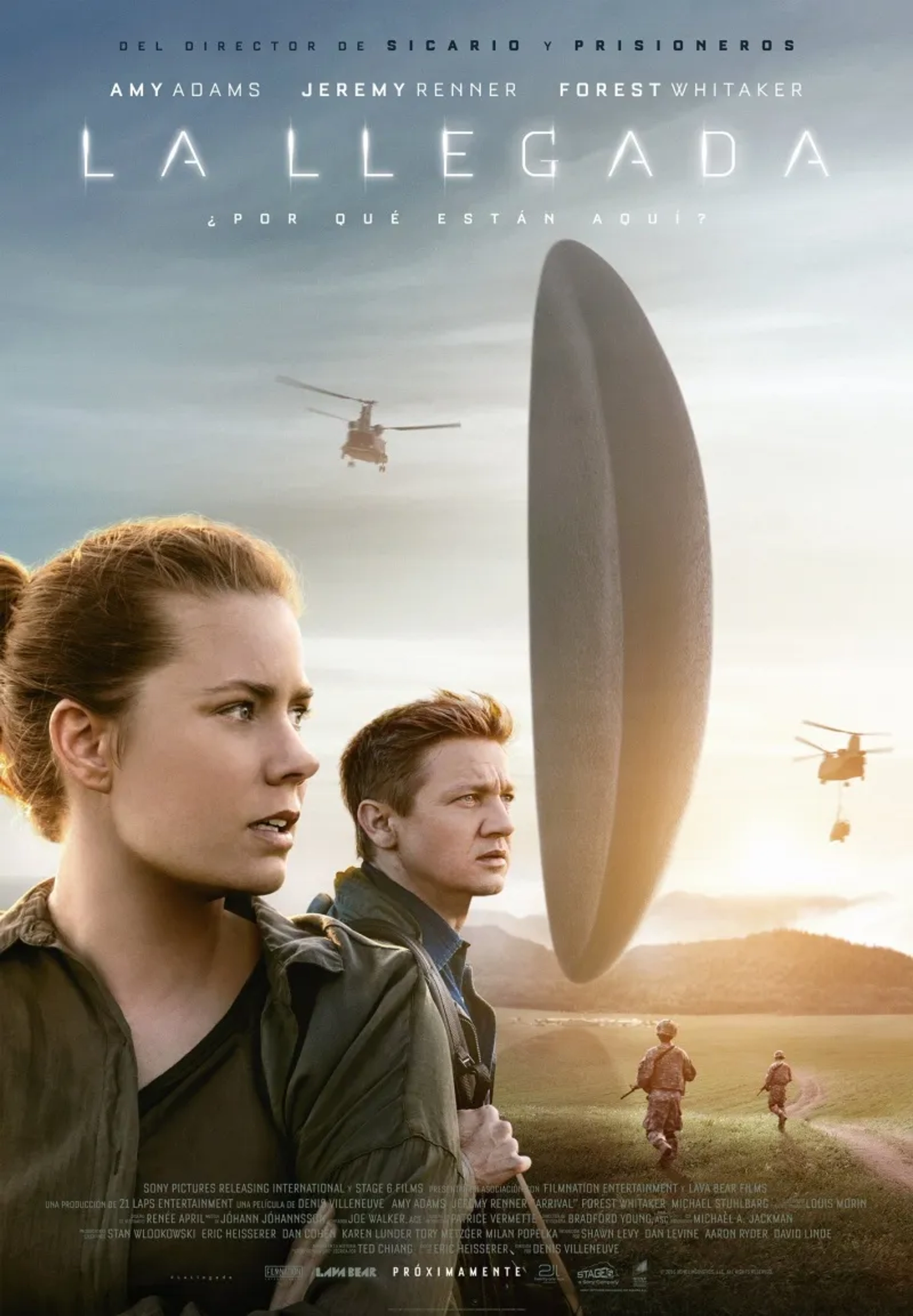 Amy Adams and Jeremy Renner in Arrival (2016)