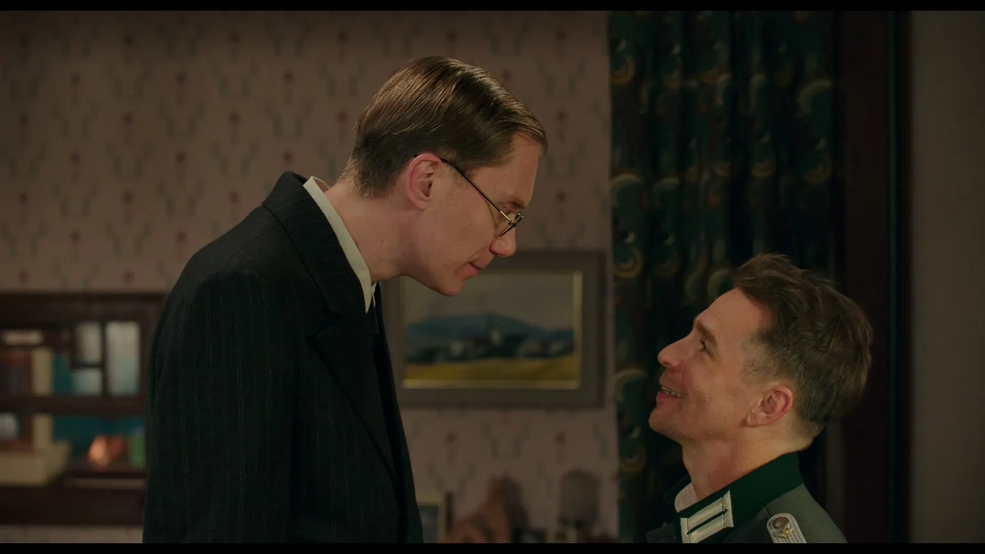 Sam Rockwell and Stephen Merchant in Jojo Rabbit (2019)
