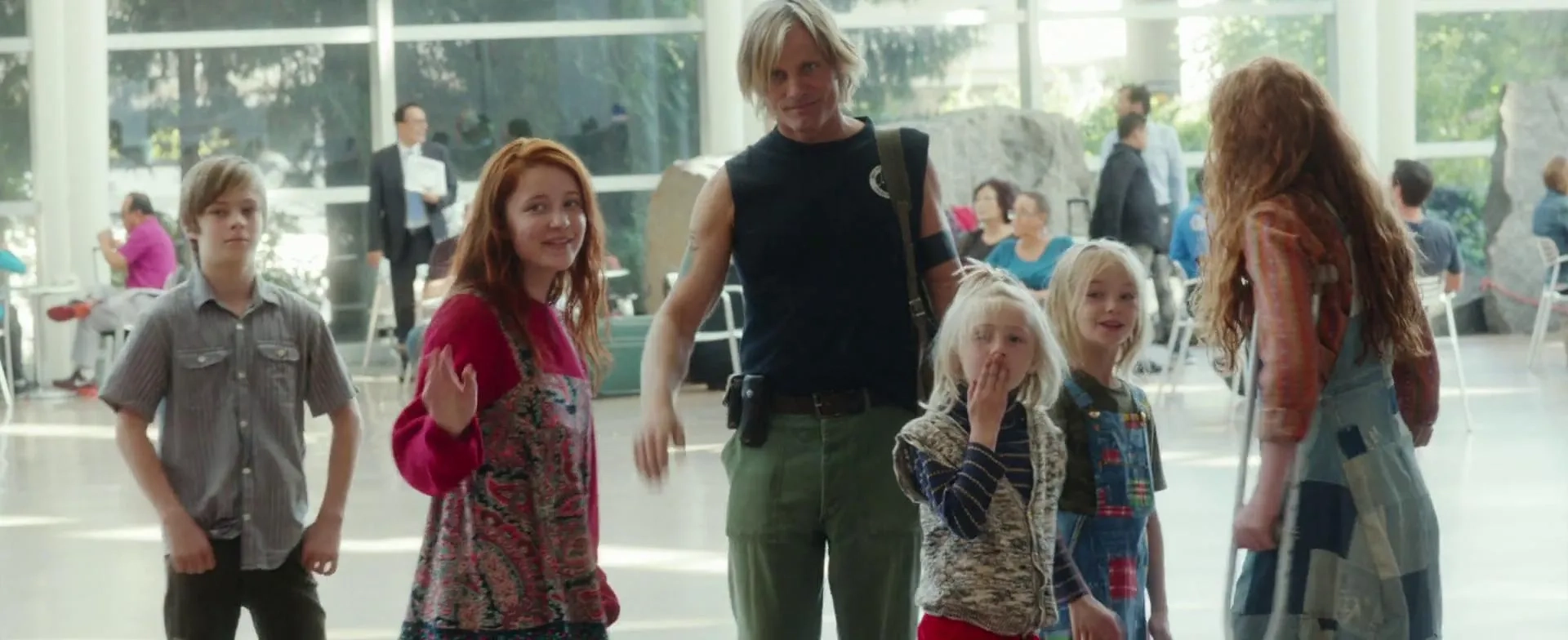Viggo Mortensen, Annalise Basso, Samantha Isler, Shree Crooks, Nicholas Hamilton, and Charlie Shotwell in Captain Fantastic (2016)