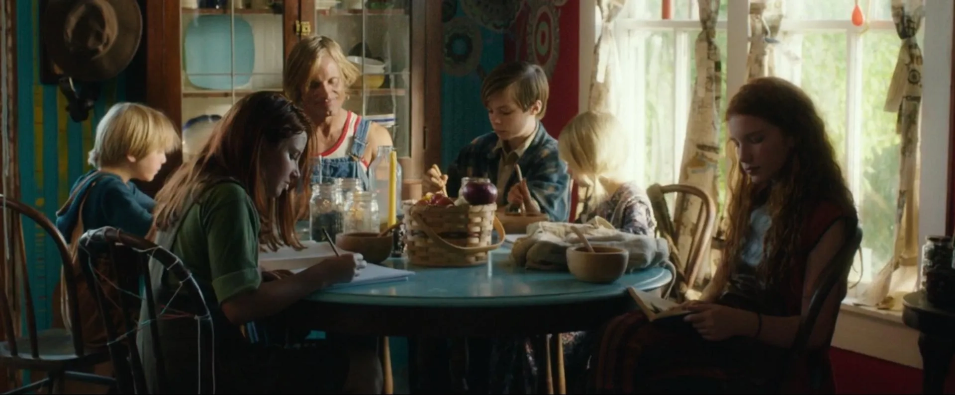Viggo Mortensen, Annalise Basso, Samantha Isler, Shree Crooks, Nicholas Hamilton, and Charlie Shotwell in Captain Fantastic (2016)