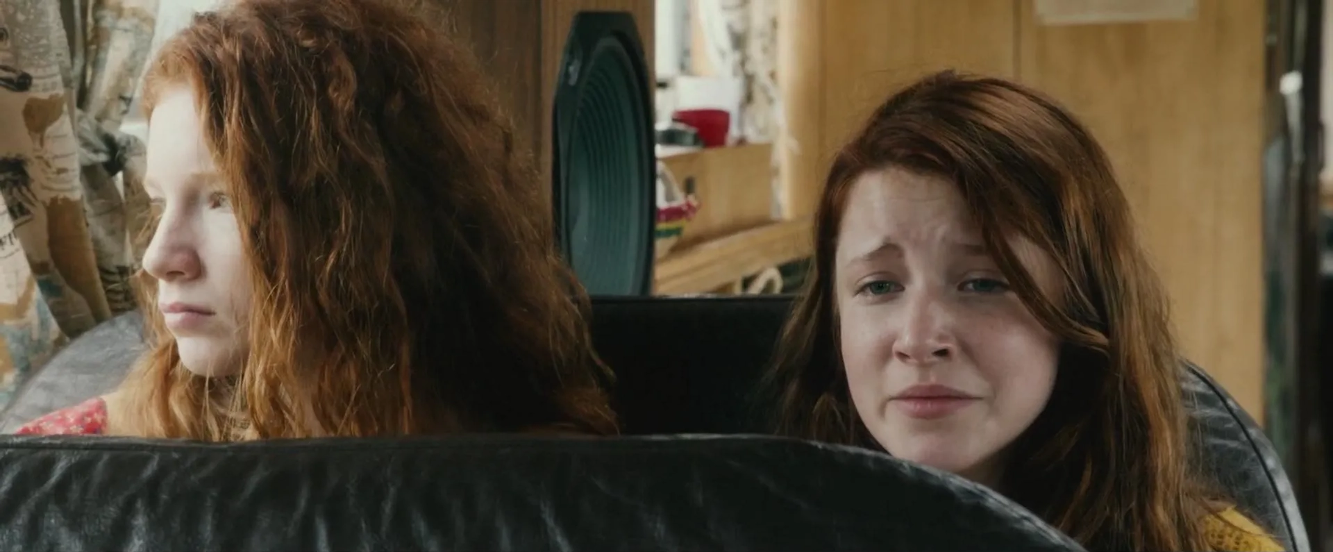 Annalise Basso and Samantha Isler in Captain Fantastic (2016)