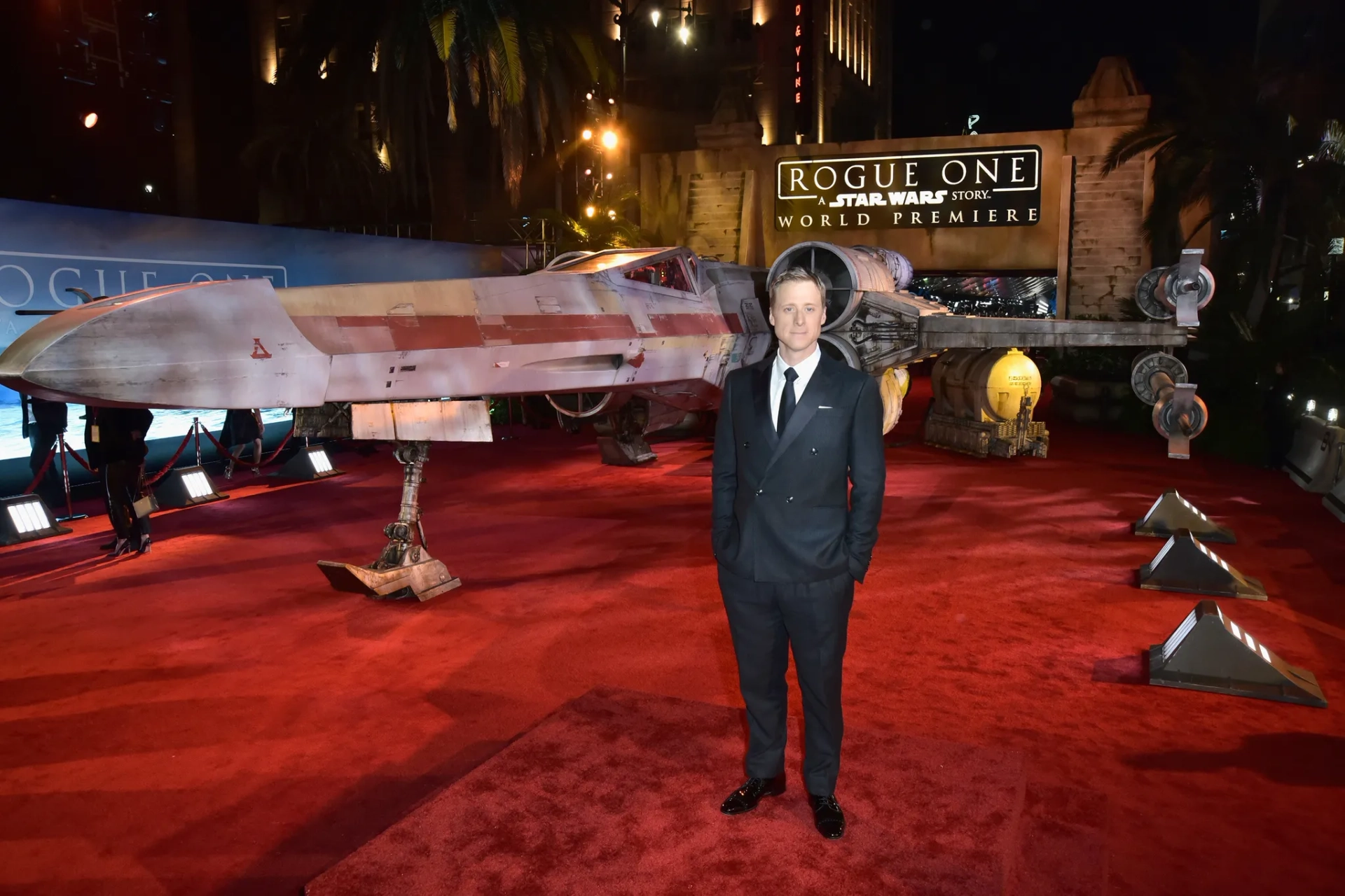 Alan Tudyk at an event for Rogue One: A Star Wars Story (2016)