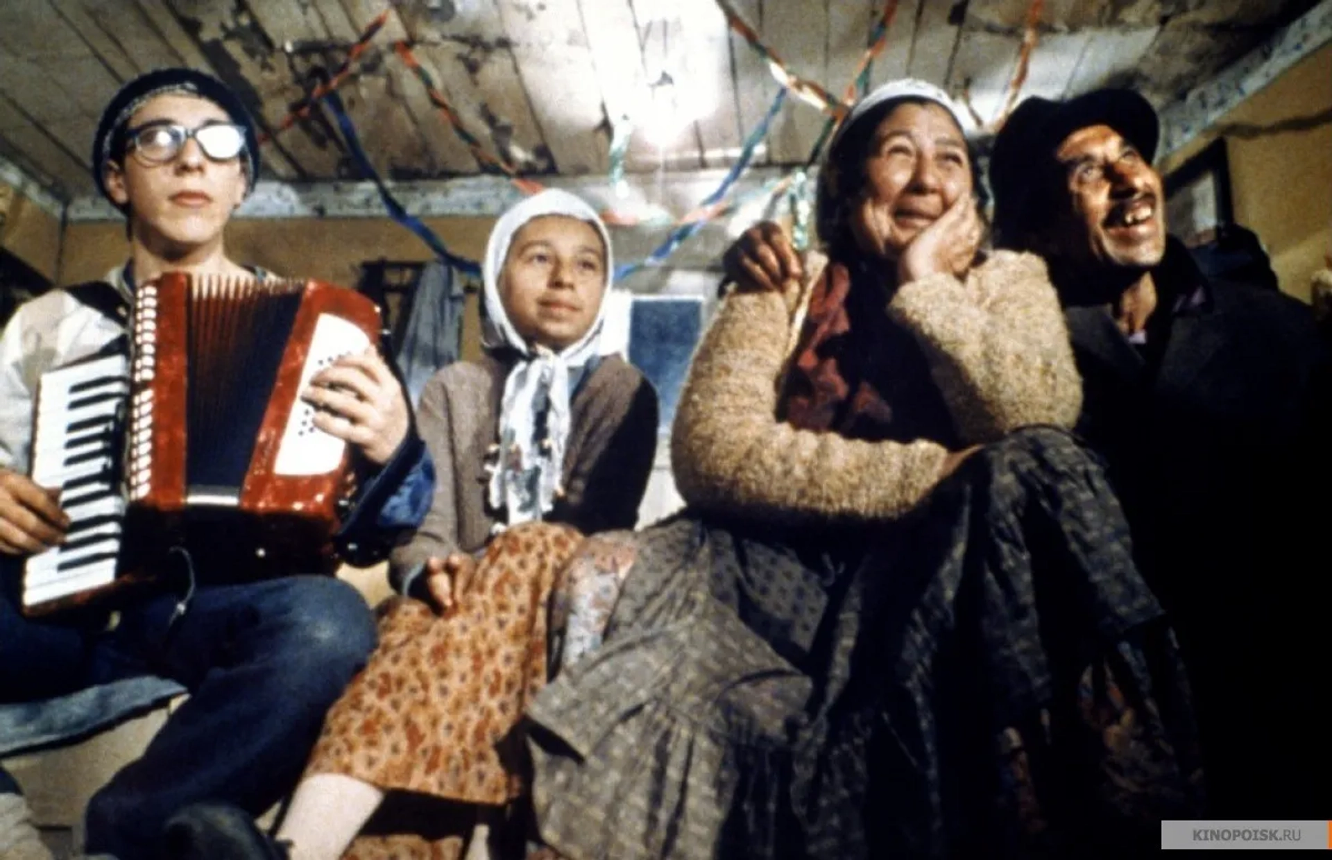 Ljubica Adzovic and Davor Dujmovic in Time of the Gypsies (1988)