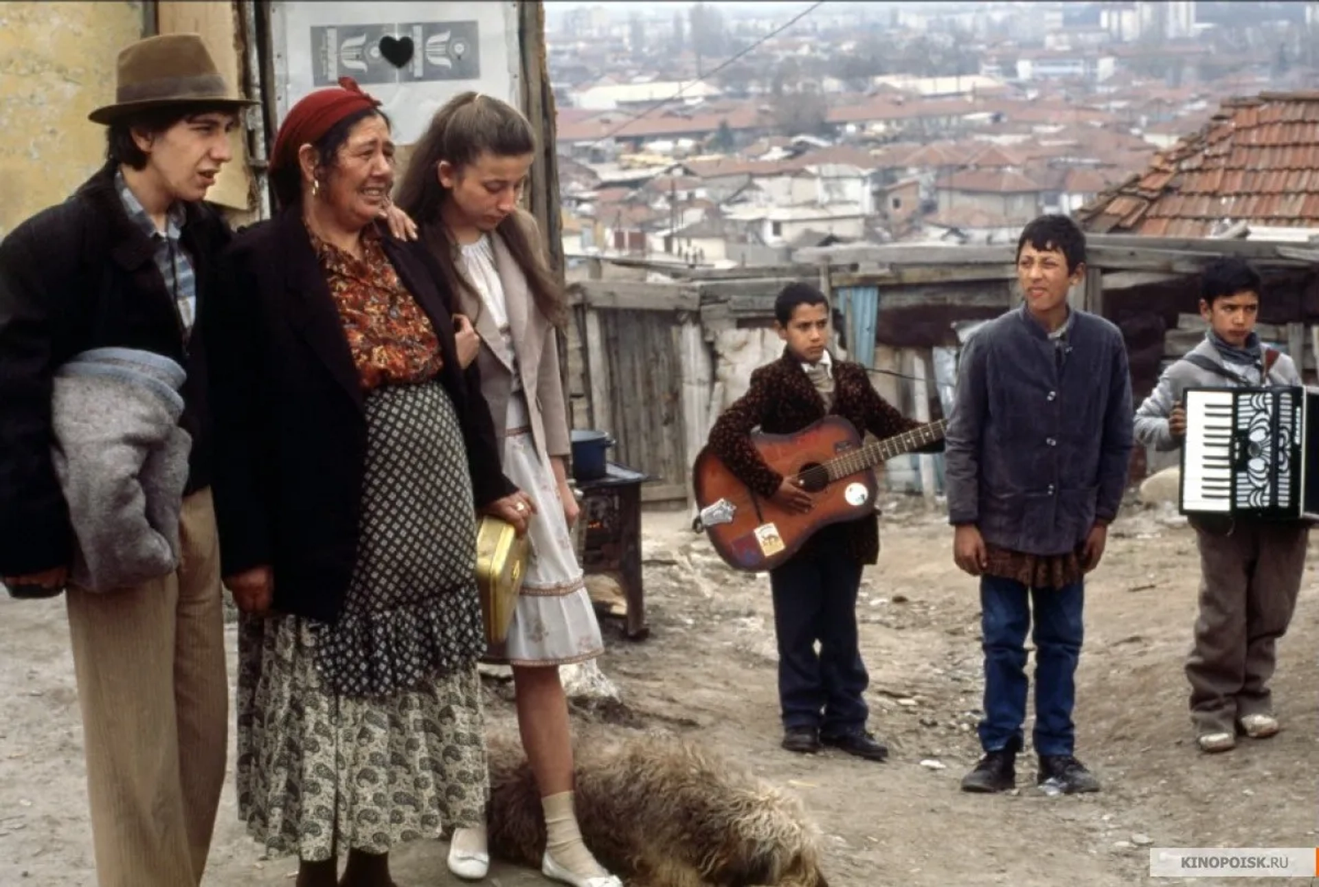 Ljubica Adzovic, Davor Dujmovic, and Sinolicka Trpkova in Time of the Gypsies (1988)