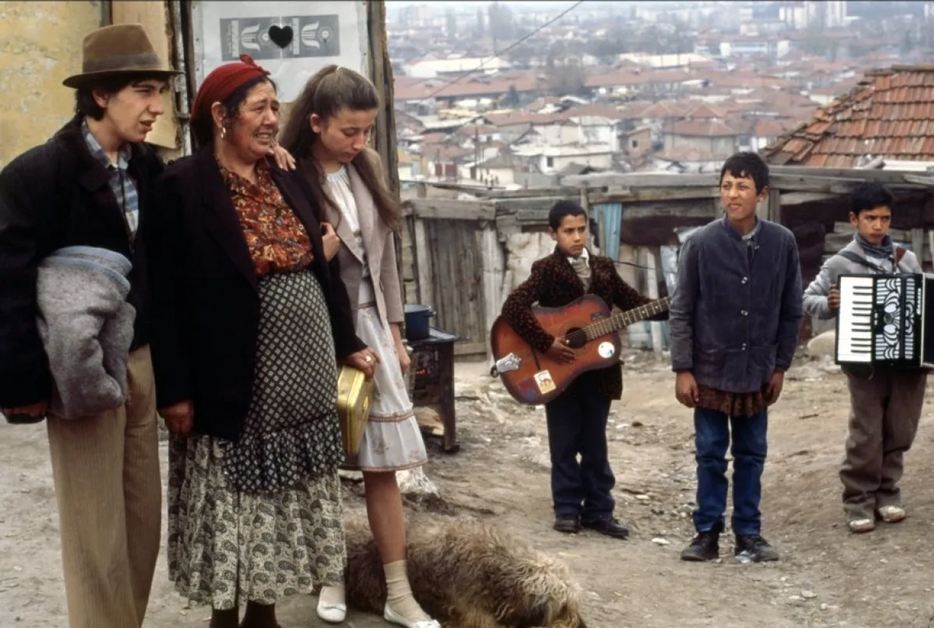 Ljubica Adzovic, Davor Dujmovic, and Sinolicka Trpkova in Time of the Gypsies (1988)