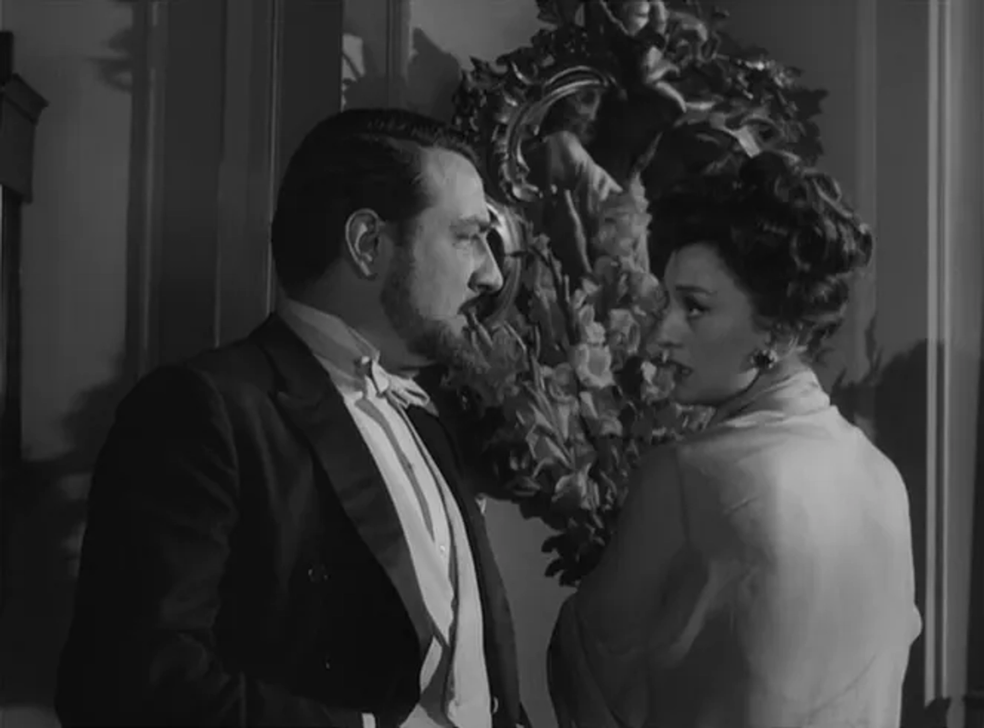 Lucy Gallardo and Enrique Rambal in The Exterminating Angel (1962)