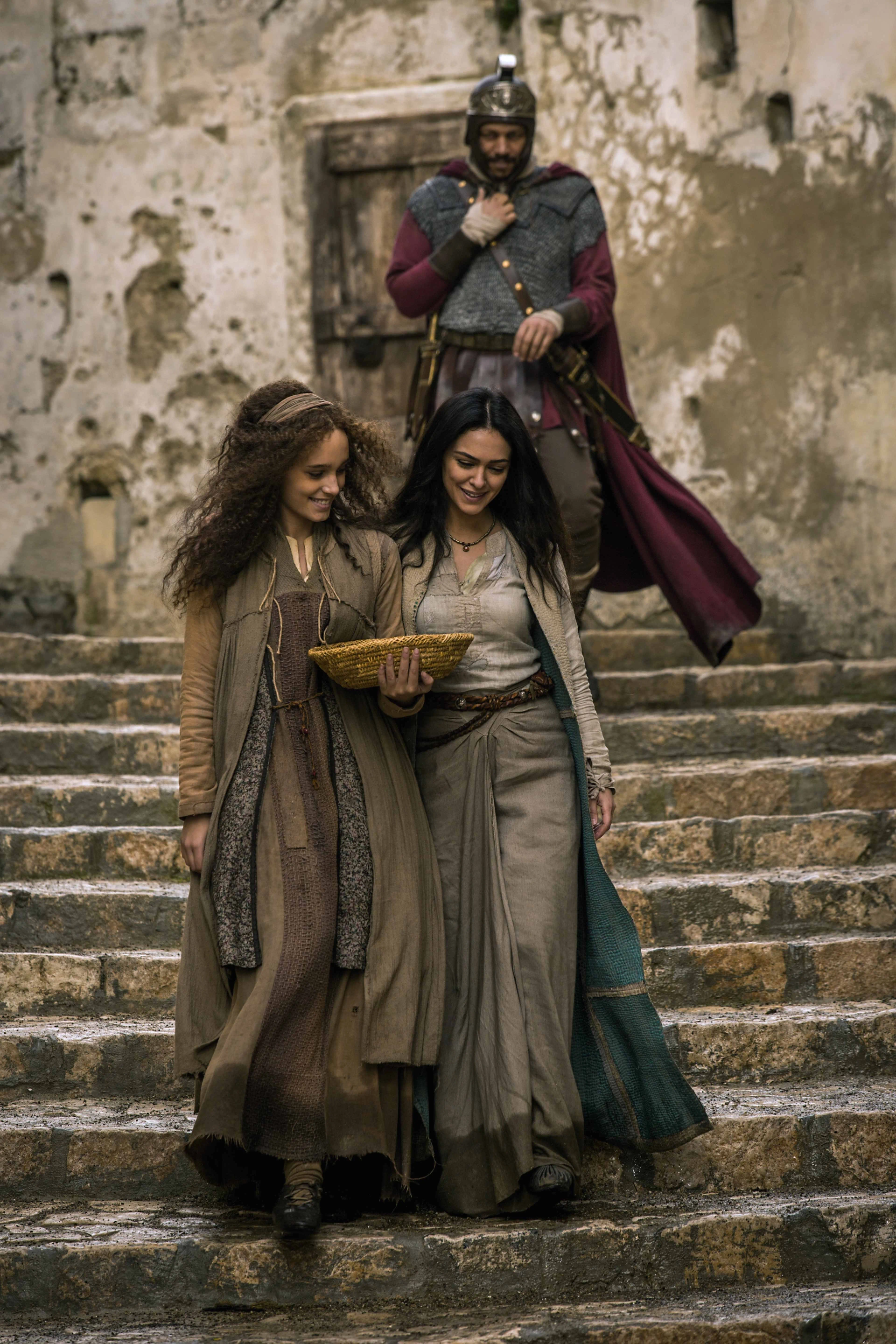 Nazanin Boniadi and Denise Tantucci in Ben-Hur (2016)