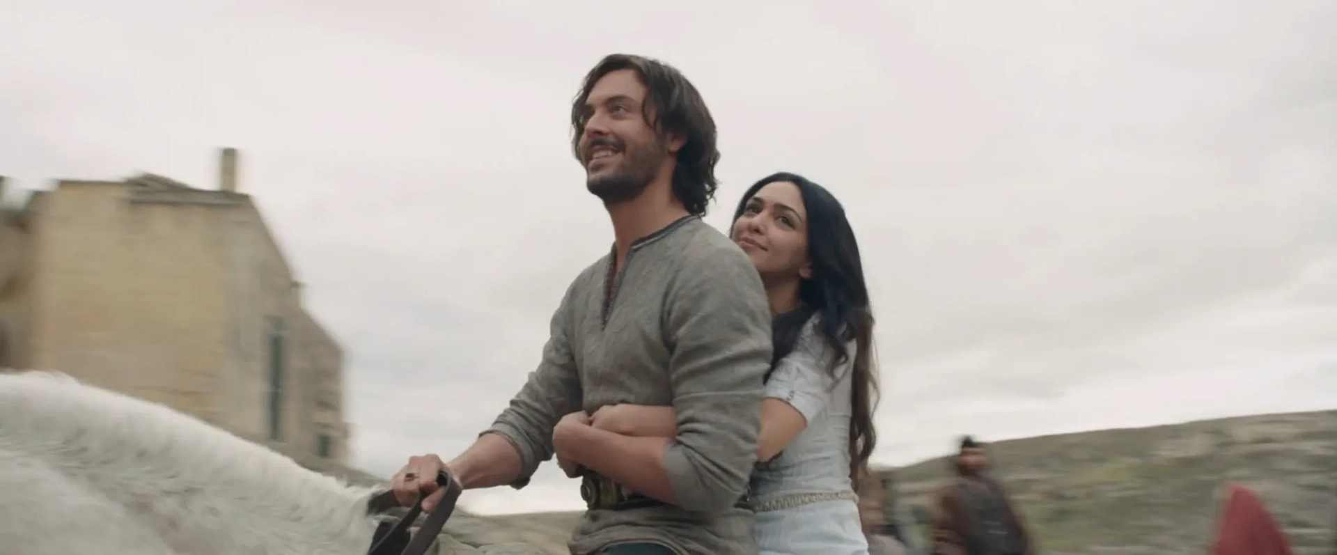 Jack Huston and Nazanin Boniadi in Ben-Hur (2016)