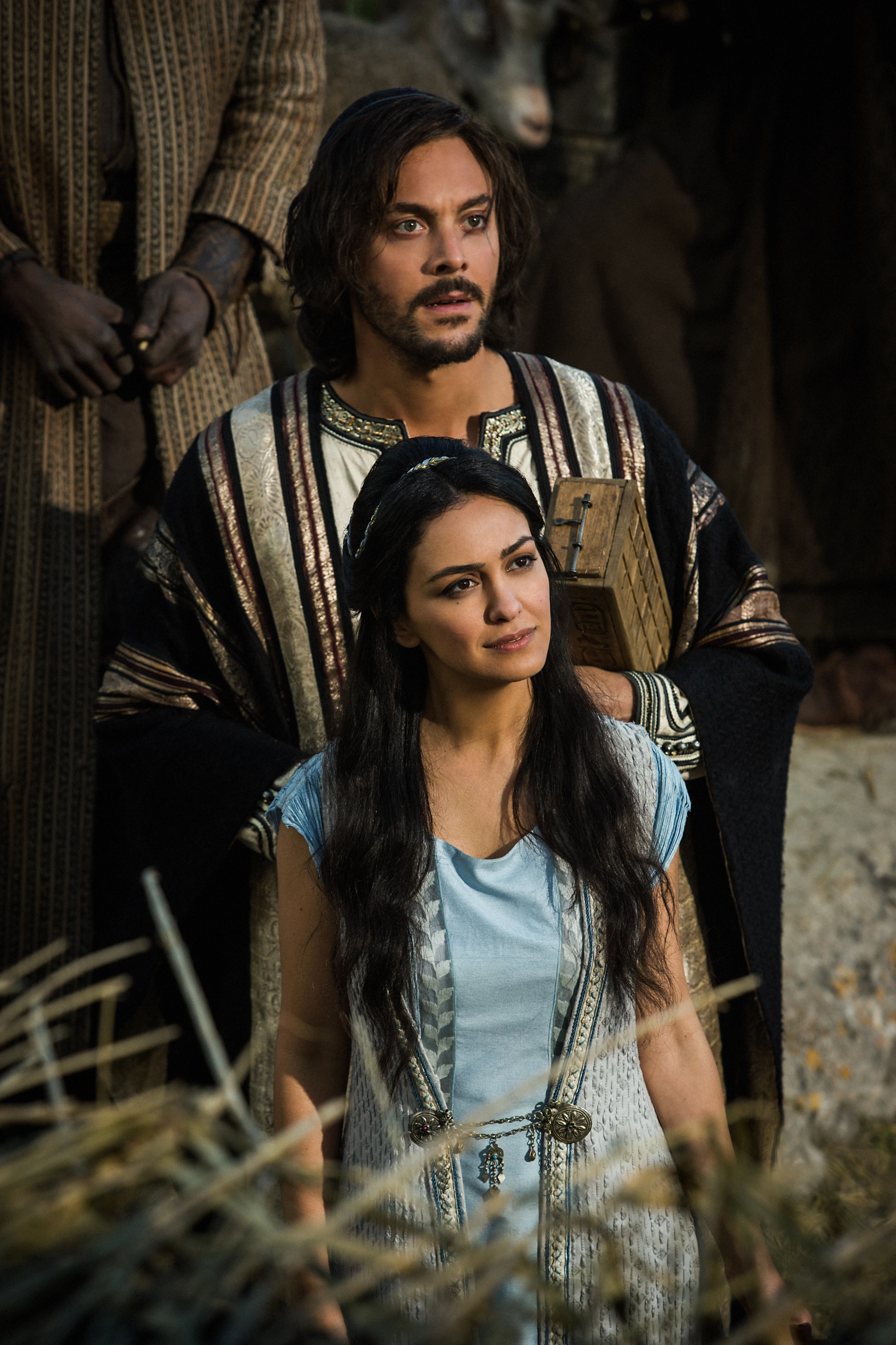 Jack Huston and Nazanin Boniadi in Ben-Hur (2016)