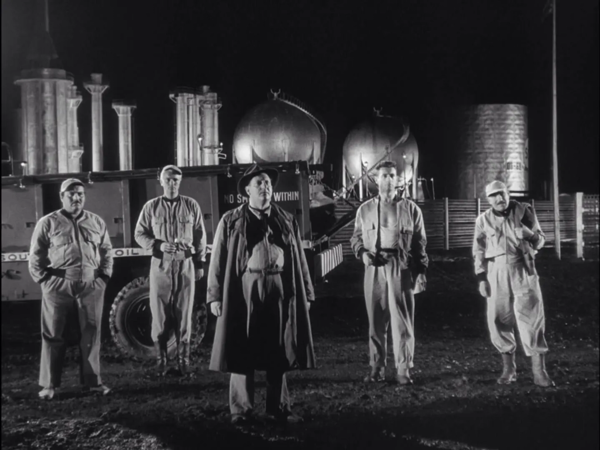 Folco Lulli, Yves Montand, William Tubbs, Peter van Eyck, and Charles Vanel in The Wages of Fear (1953)