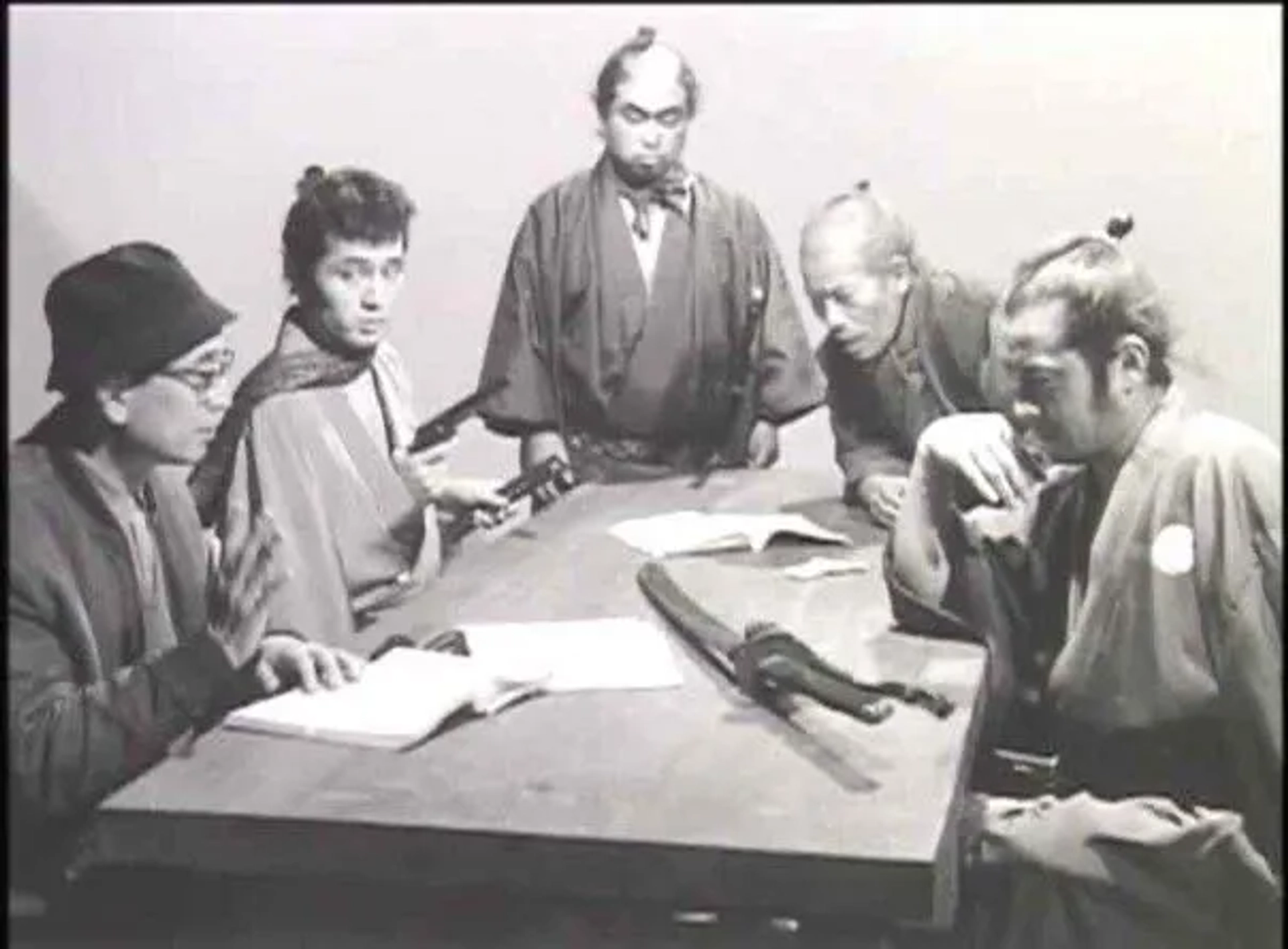 Akira Kurosawa, Toshirô Mifune, Daisuke Katô, Tatsuya Nakadai, and Eijirô Tôno in Yojimbo (1961)